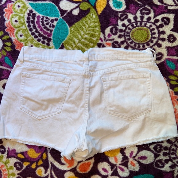 Old Navy Size 10 White Jean Shorts - Picture 2 of 3